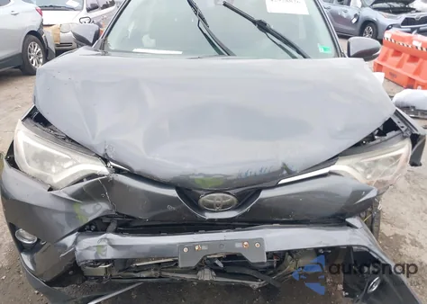 2017 Toyota Rav4 Xle z USA, uszkodzony, nr VIN JTMWFREV7HD094917